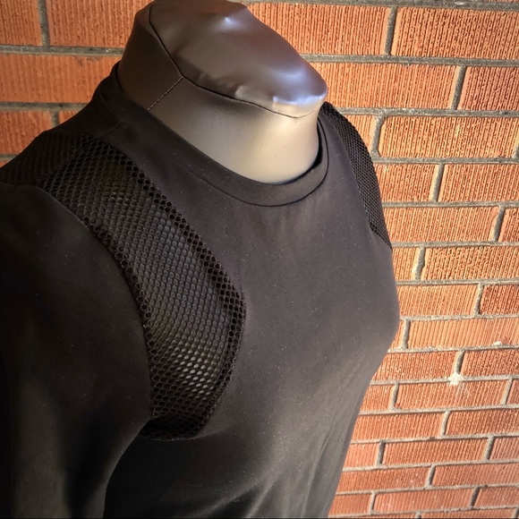 Banana Republic black top with mesh - Picture 5 of 13